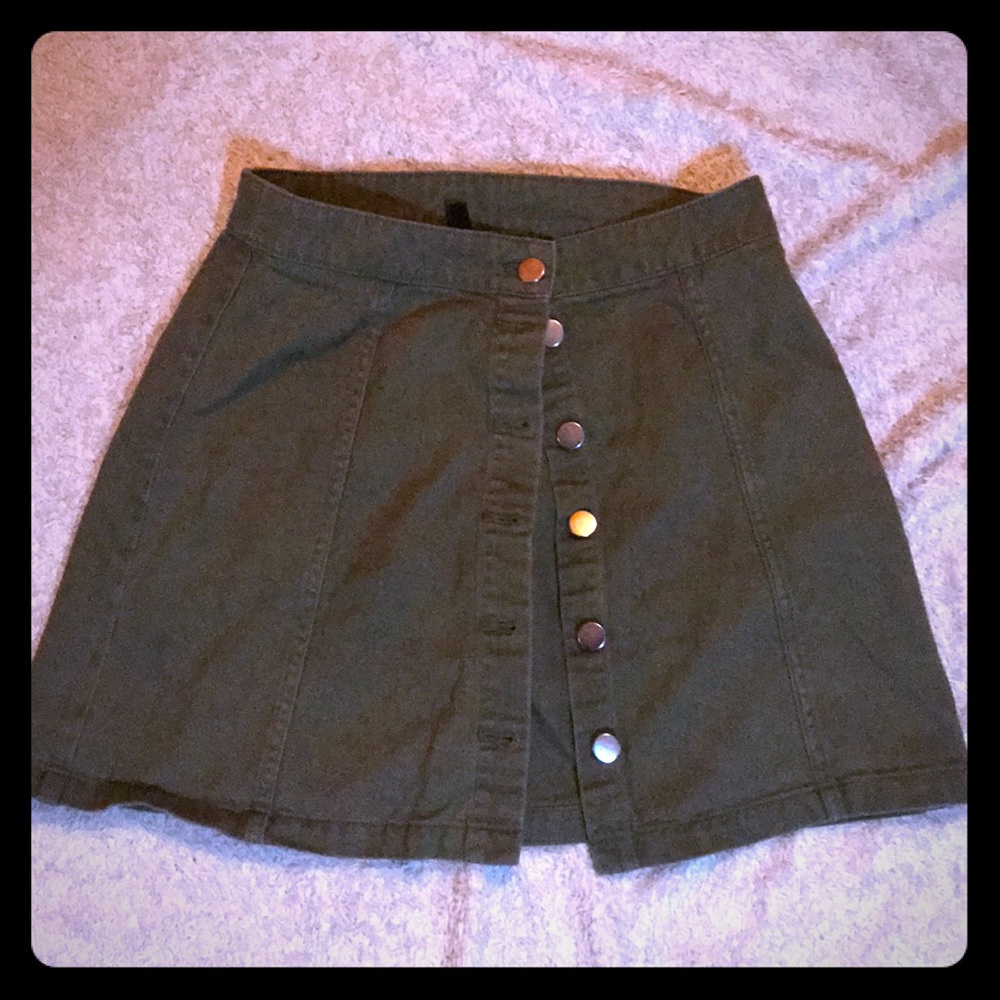 Green H&M skirt